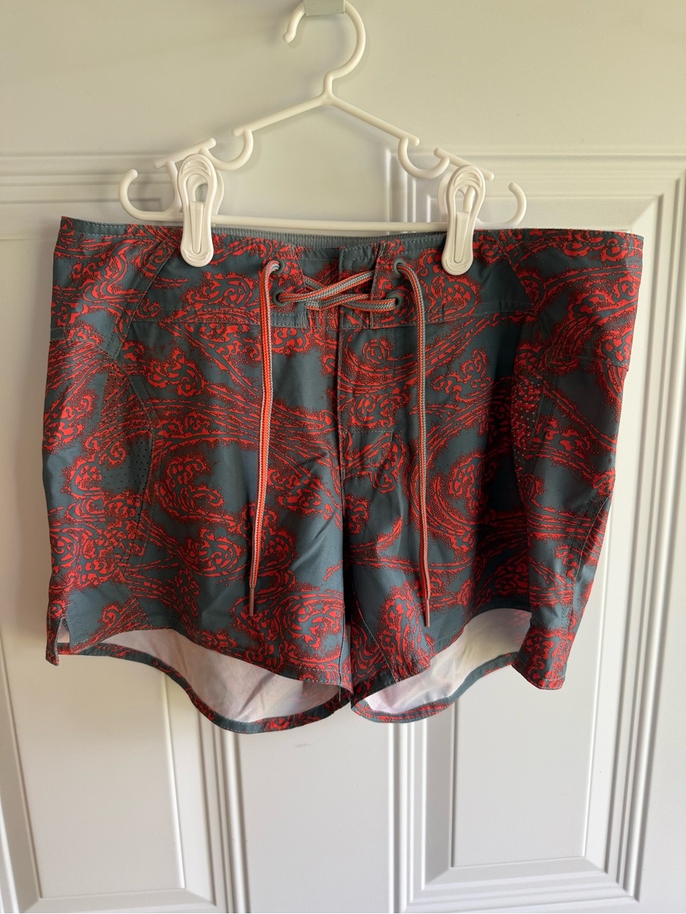 Women’s Columbia Swim Shorts with Paisley Print size 6